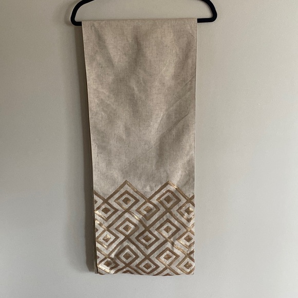 Max Studio • table runner 71”x14” - Picture 1 of 6